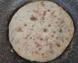 Foto del passaggio 7 della ricetta Focaccette istantanee alle erbe aromatiche
