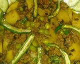 A picture of step 5 of AlooMatarQeema Methi(sardion ki soghat).