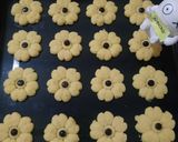 Foto langkah ke 3 dari resep Kue Semprit.
