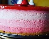 Foto del passaggio 6 della ricetta Cheesecake fragolosa