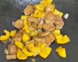 麵腸炒甜椒（五辛素）的食譜步驟6照片