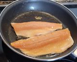 Foto del paso 1 de la receta: Filetes de trucha con pistachos, pasas y aguacate