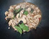 รูปขั้นตอนการทำที่ 5 ของ ผัดกะเพราไก่