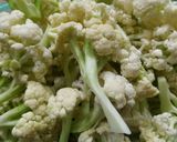 A picture of step 1 of Cauliflower pickle.