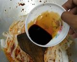 Gambar langkah 3 resipi Kueteow Goreng Basah Mewah Kerang.