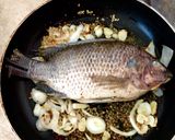 Foto del paso 3 de la receta: Mojarra al ajo🐟