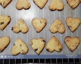 Une image de l'étape 4 de Sablés aux canneberges et raisins secs 😊.