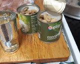 Foto del paso 1 de la receta: Contramuslos con champiñones al ajillo