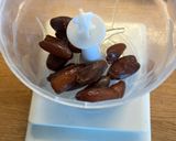 A picture of step 1 of Dates cake 160 kcal per piece.
