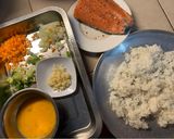 Foto langkah ke 1 dari resep Salmon Rice Bowl.