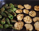 Foto del paso 2 de la receta Parrillada de setas variadas, pimientos de Padrón y berenjena