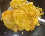 A picture of step 2 of Scrambled Eggs with Shrimp (虾仁滑蛋).