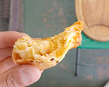 Foto del paso 8 de la receta: EMPANADAS DE QUESO Y CEBOLLAS 🧀🧀🧀🧅🧅🧅CON MASA CASERA 😊😊🥰😋😋😋😜🙃🙃🙃😋🥰💪💪😗👌