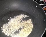 சீஸீ பிரட் ஆம்லெட் ரெசிபி ஸ்டேப் 2 புகைப்படம்