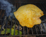 Foto del paso 3 de la receta: Pernil de cochinillo asado al carbón