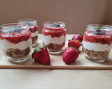 Foto del paso 3 de la receta: Cheesecake de frutilla en vaso