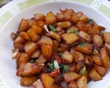 Foto langkah ke 4 dari resep Oseng kentang pedas kering enak.