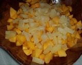 Foto del paso 2 de la receta: Ensalada de melocotón y piña