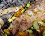 Foto del paso 3 de la receta: Tira de churrasco de cerdo a la miel con calabacín
