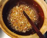 Hình bước làm 4 của món Cá Hồi Kho Tộ