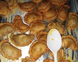 Foto langkah ke 5 dari resep Pastel Mini isi Abon Sapi.