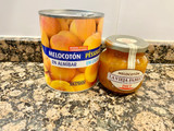 Pastel de almendras (Almond and peach cake in syrup)