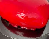 Une image de l'étape 28 de Gâteau-miroir en forme de cœur 3D, fourré à la fraise et à la mousse à la vanille.