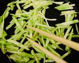 菜心炒里肌肉絲🐷方便便當菜·食物不浪費🥦的食譜步驟2照片