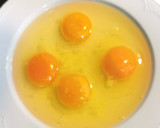 Foto del paso 2 de la receta: Tortilla de Espárragos verdes con Bacalao y Pimientos asados