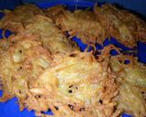 Foto langkah ke 5 dari resep Bakwan kentang / perkedel kentang serut.