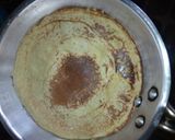 A picture of step 4 of Banana pancakes.