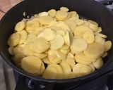 Une image de l'étape 6 de Duo de pommes de terre à la crème de truffe, ail et oignon.