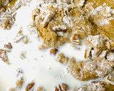 Foto del paso 4 de la receta: 🥮BUDÍN🥧 DE HARINA INTEGRAL CON 🍌BANANAS🍌Y 🌰NUECES🌰