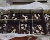 Foto langkah ke 5 dari resep Brownies Shiny Choco Kacang Almond.