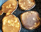 Pas rețetă Mini pancakes cu smântână și bucățele de banană 2 fotografie