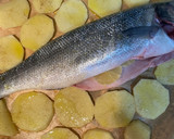 Foto del paso 2 de la receta: Lubina al horno con patatas