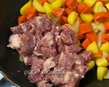 รูปขั้นตอนการทำที่ 6 ของ แกงกะหรี่ญี่ปุ่นหมู 🍛