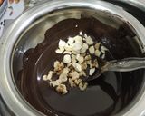 ચોકલેટ ડ્રાયફ્રુટ્સ ચીક્કી (Chocolate Dryfruits Chikki Recipe In Gujarati) રેસીપી સ્ટેપ3ફોટો