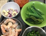 Foto langkah ke 1 dari resep Sambal udang petai dengan okra.