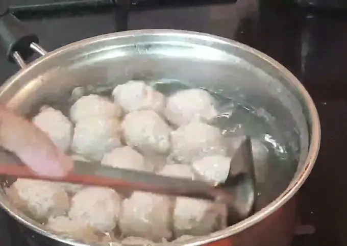 Langkah-langkah untuk membuat Resep Cara mudah membuat bakso sapi di rumah