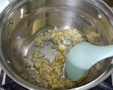 Foto langkah ke 2 dari resep Crab & Corn Soup.