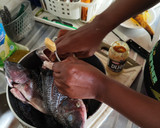 Foto del paso 2 de la receta: Pescado Frito a la cruz (con ensalada)