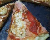 Foto del paso 6 de la receta: Para compartir en casa, pizza con jamón y morrón - súper cargada doble queso