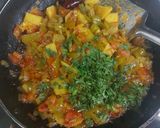 A picture of step 3 of Aloo capsicum.