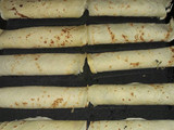 Canelones con salsa roja y salsa blanca
