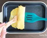 A picture of step 4 of Rolling omelette.