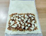 Foto del paso 4 de la receta: Empanada de Codillo con Cebolla y Scamorza Ahumada