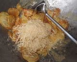 Foto langkah ke 5 dari resep Salted egg potato chips with cheese.