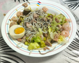 Foto del paso 2 de la receta: Ensalada de gulas y gambas