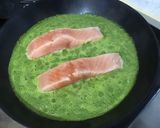 Une image de l'étape 7 de Pavés de saumon sauvage crème de fanes de radis, ail et curry.